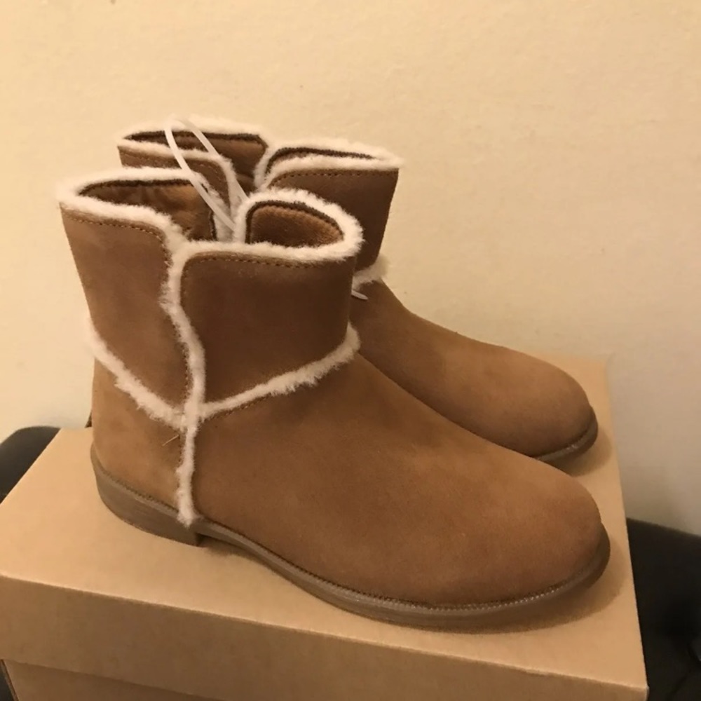 UGG girls boots diode size 13 new chestnut